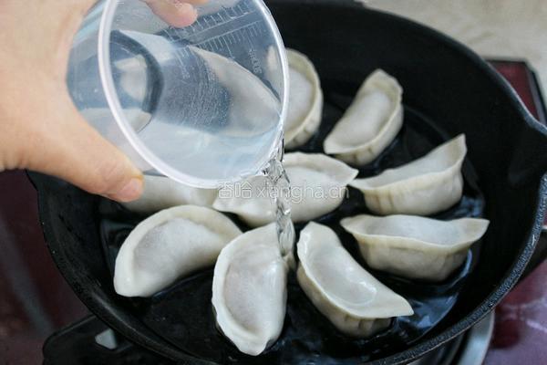 抱蛋煎饺的做法图解4