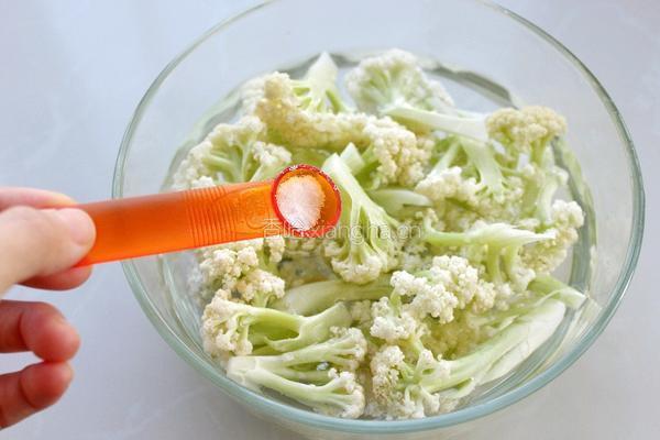 干煸孜然菜花的做法图解1