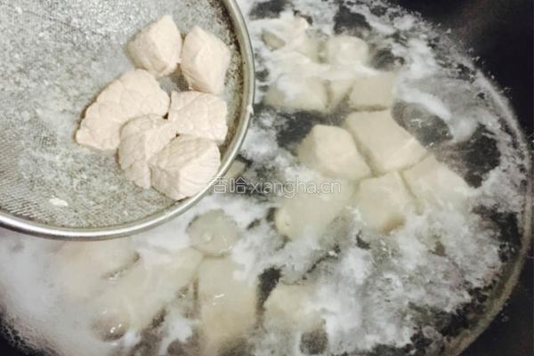 百合沙参玉竹淮山瘦肉汤的做法图解5