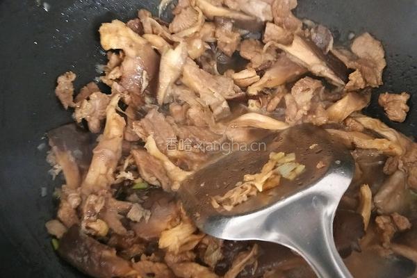 蘑菇炖肉的做法图解6