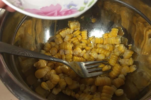 华丽丽的芝士玉米烙的做法图解1
