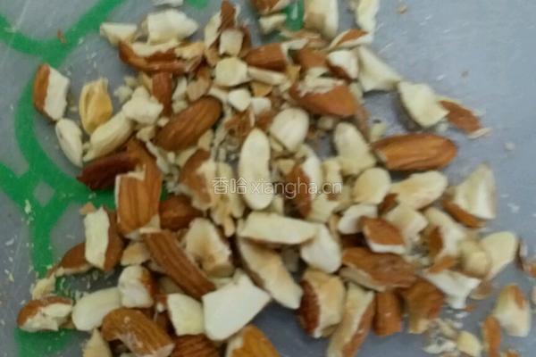 花生葡萄干牛轧糖的做法图解4