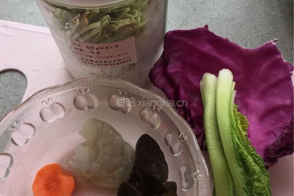虾仁什锦宝宝面的做法图解1