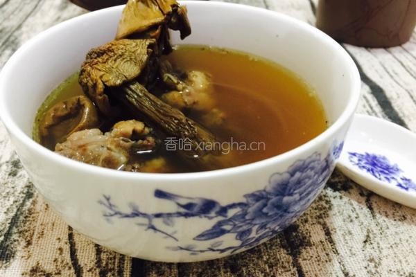 松茸菌瑶柱菜干猪骨汤的做法图解7