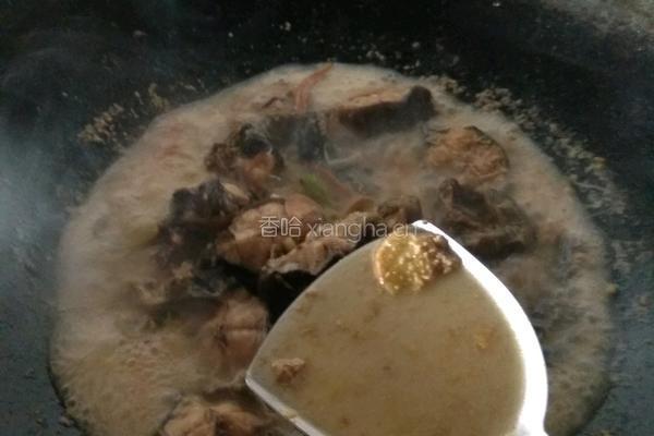 萝卜干鲶鱼汤的做法图解7