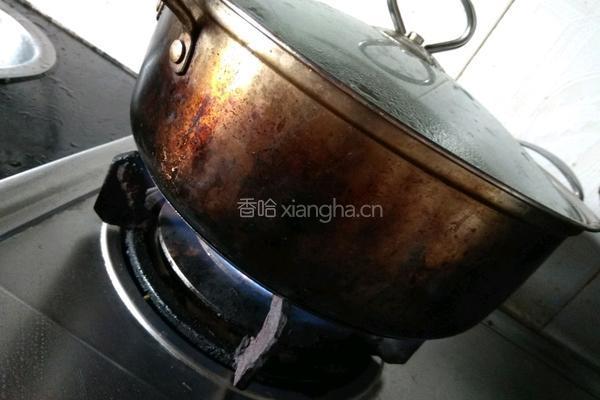 萝卜干鲶鱼汤的做法图解8