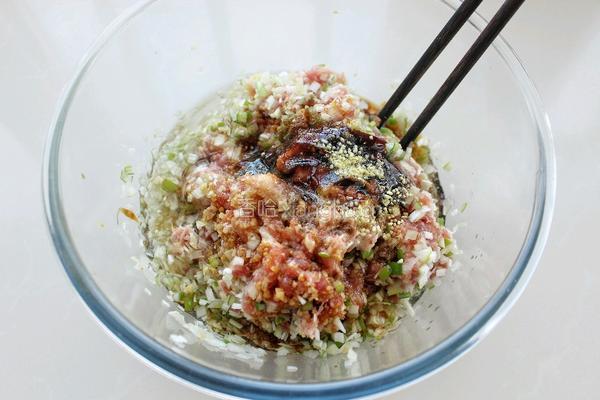 香菇胡萝卜鲜肉包的做法图解3