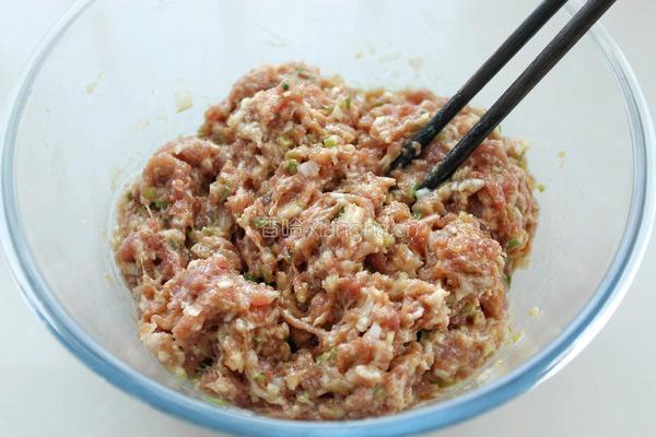 香菇胡萝卜鲜肉包的做法图解4