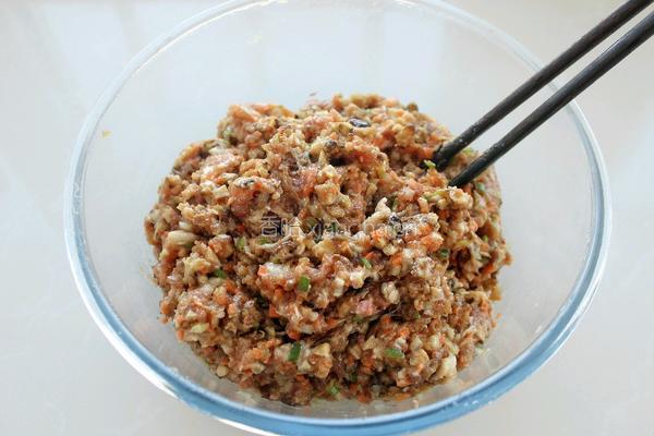 香菇胡萝卜鲜肉包的做法图解6