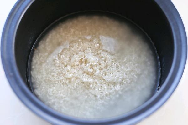 排骨焖饭的做法图解1