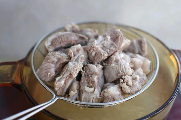 排骨焖饭的做法图解3