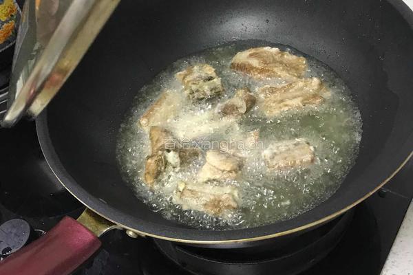 糖醋排骨的做法图解3