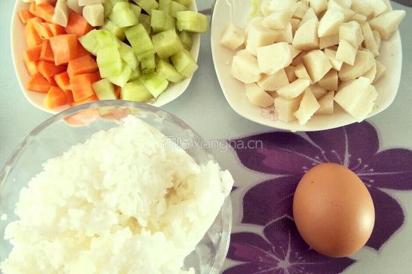 鱼丸蛋炒饭的做法图解1