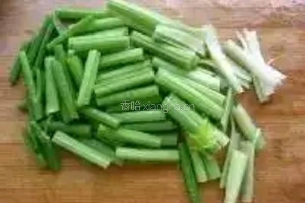 芹菜炒肉的做法图解2