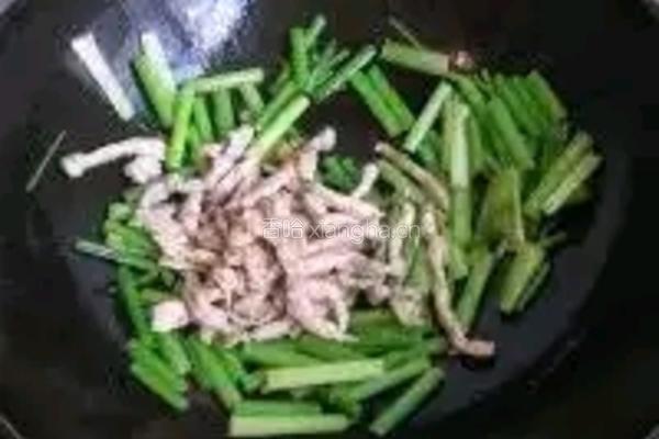 芹菜炒肉的做法图解10