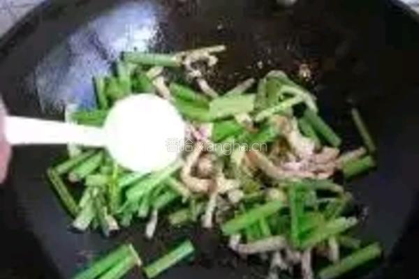 芹菜炒肉的做法图解11