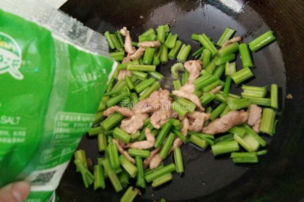 芹菜炒肉丝的做法图解6