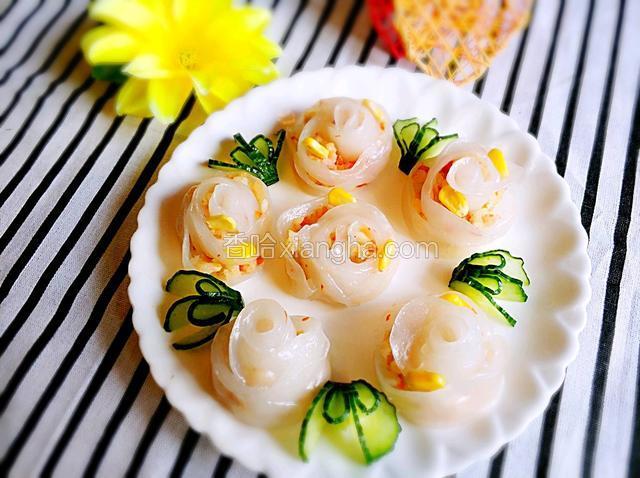 赏心悦目的玫瑰鲜虾饺。
