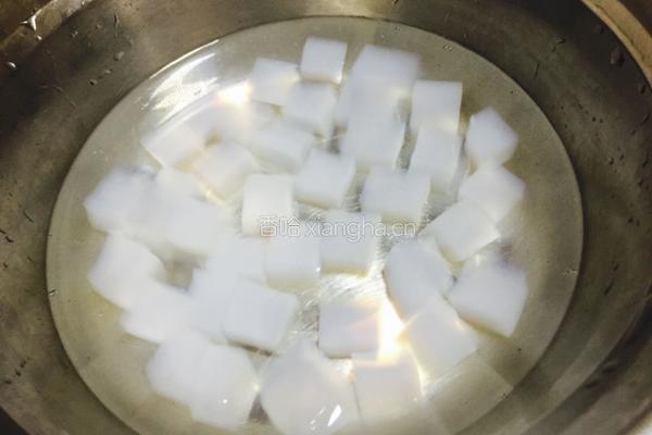 马蹄椰果淮山糖水的做法图解3