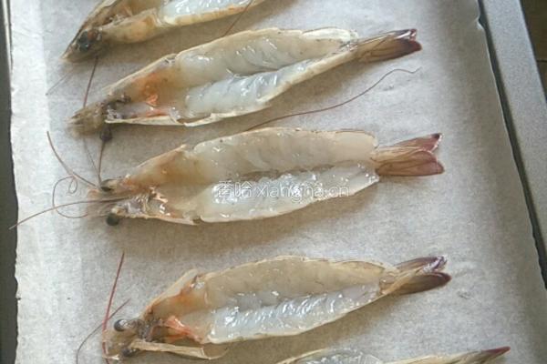 焗芝士大海虾的做法图解3