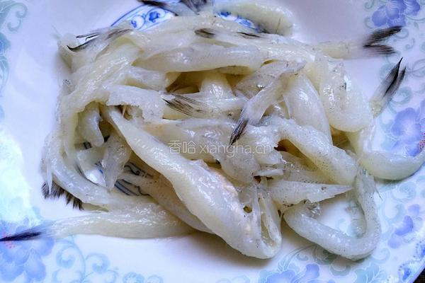 干炸银鱼的做法图解1