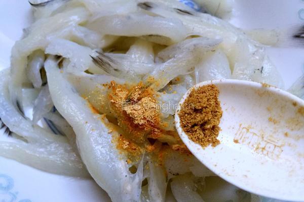 干炸银鱼的做法图解3