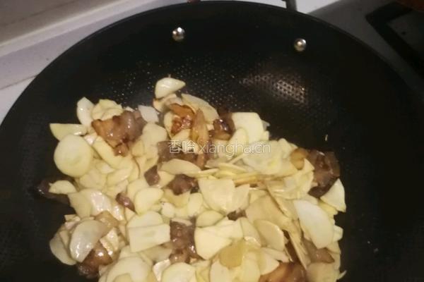 冬笋炒腊肉的做法图解5