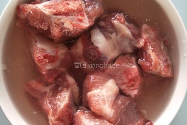 糖醋排骨的做法图解1