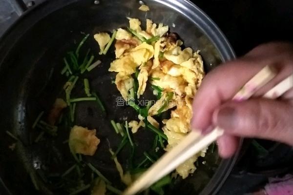 蒜苗炒鸡蛋的做法图解4
