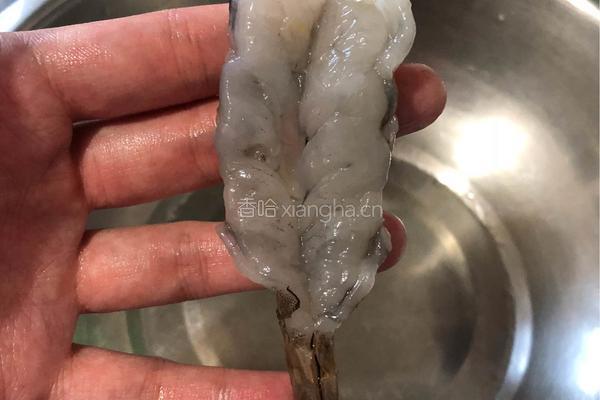 黄金蝴蝶虾的做法图解2