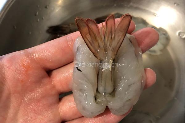 黄金蝴蝶虾的做法图解4