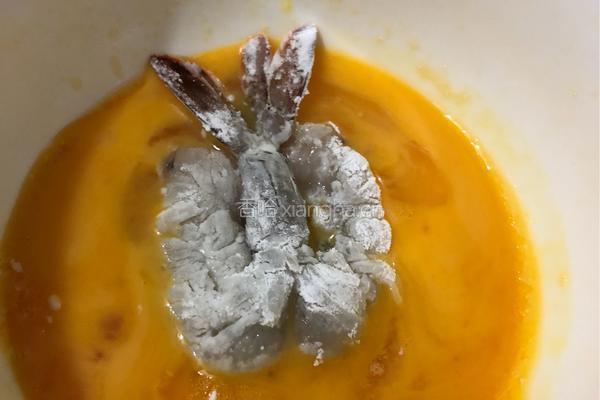 黄金蝴蝶虾的做法图解7