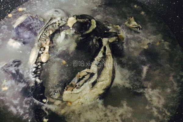 花旗参芡实乌鸡炖汤的做法图解4