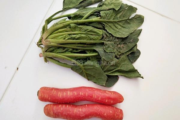 鸡蛋胡萝卜菠菜饼的做法图解1