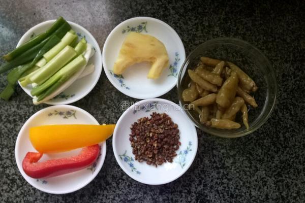 高品泡椒咸鱼的做法图解1