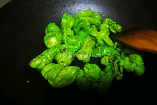 糖醋虎皮青椒的做法图解5