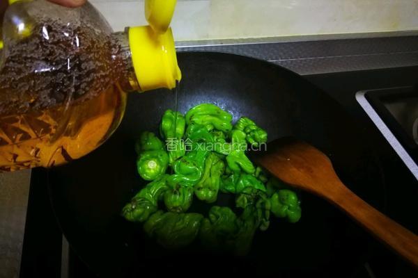 糖醋虎皮青椒的做法图解6