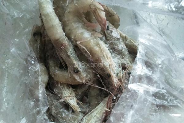 蒜蓉甜虾的做法图解1