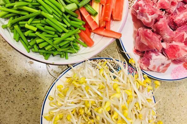 电饭煲排骨焖卤面的做法图解1