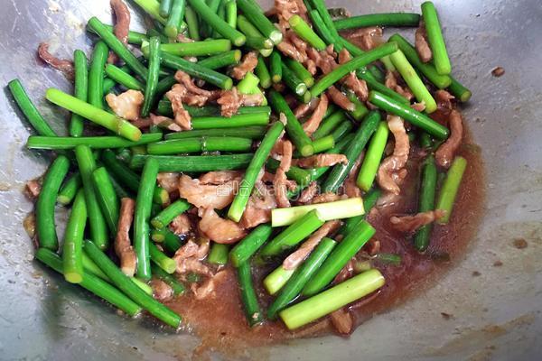蒜苔炒肉的做法图解12