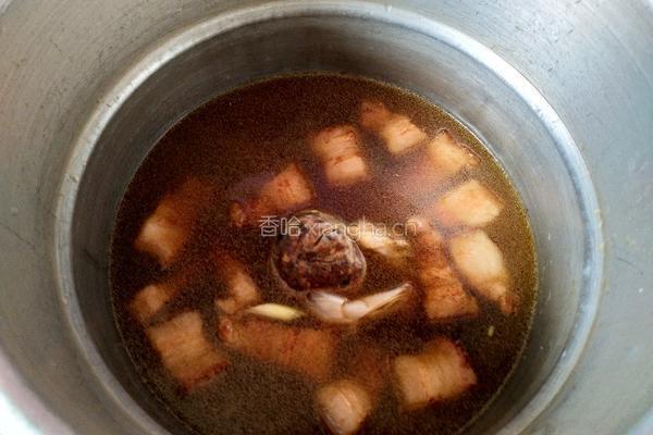 酸菜红烧肉干拌面的做法图解8