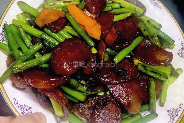 腊肠炒蒜薹的做法图解7
