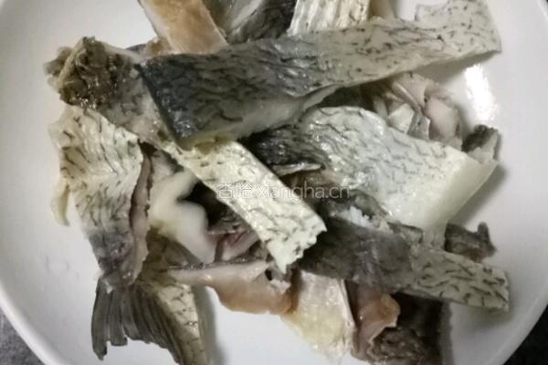 咸鱼蒸茄子的做法图解2