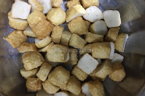 芹香鱼豆腐的做法图解2