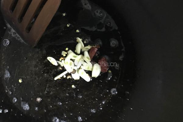 芹香鱼豆腐的做法图解5