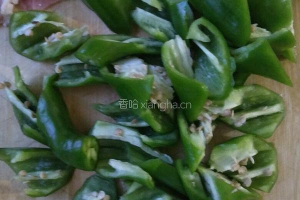 尖椒肉片的做法图解2