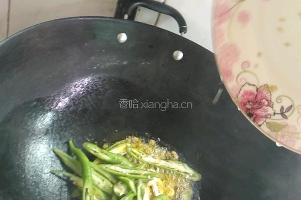 青椒炒米豆腐的做法图解7