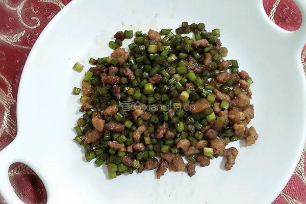 肉丁蒜苔的做法图解11