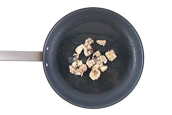 里昂白葡萄酒烩鸡肉的做法图解2