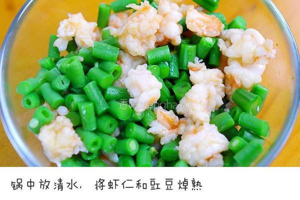 南瓜鲜虾浓汤面的做法图解3